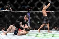 Leonardo Santos knocked out Stevie Ray with one punch